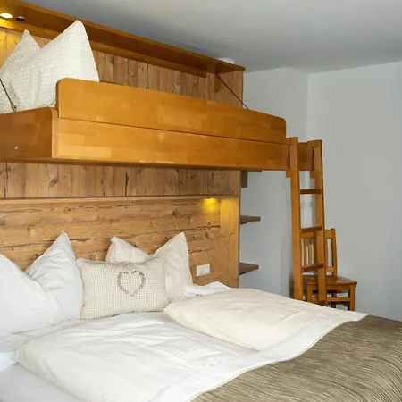 Kreuzjoch 142- Naviser Huette Navis