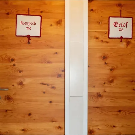 Kreuzjoch 142- Naviser Huette Navis